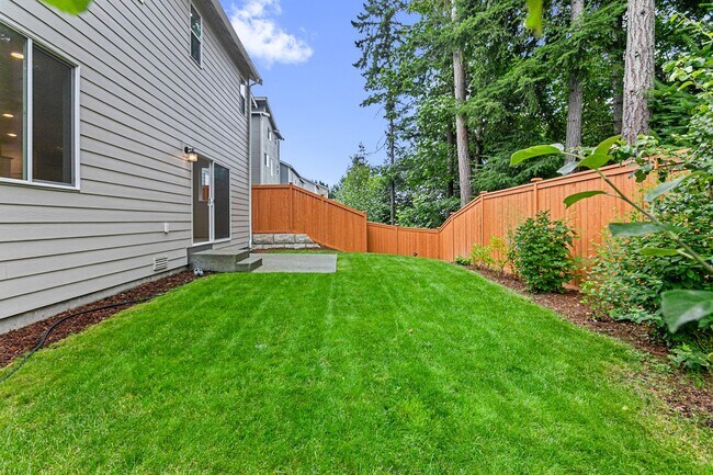Building Photo - Two-Story Port Orchard Home