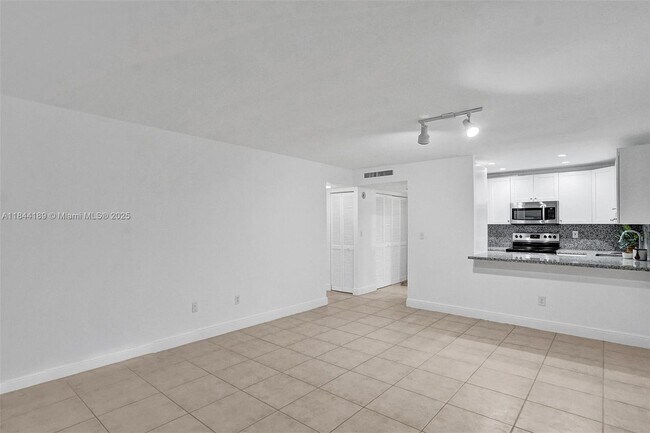 Building Photo - 9301 SW 92nd Ave