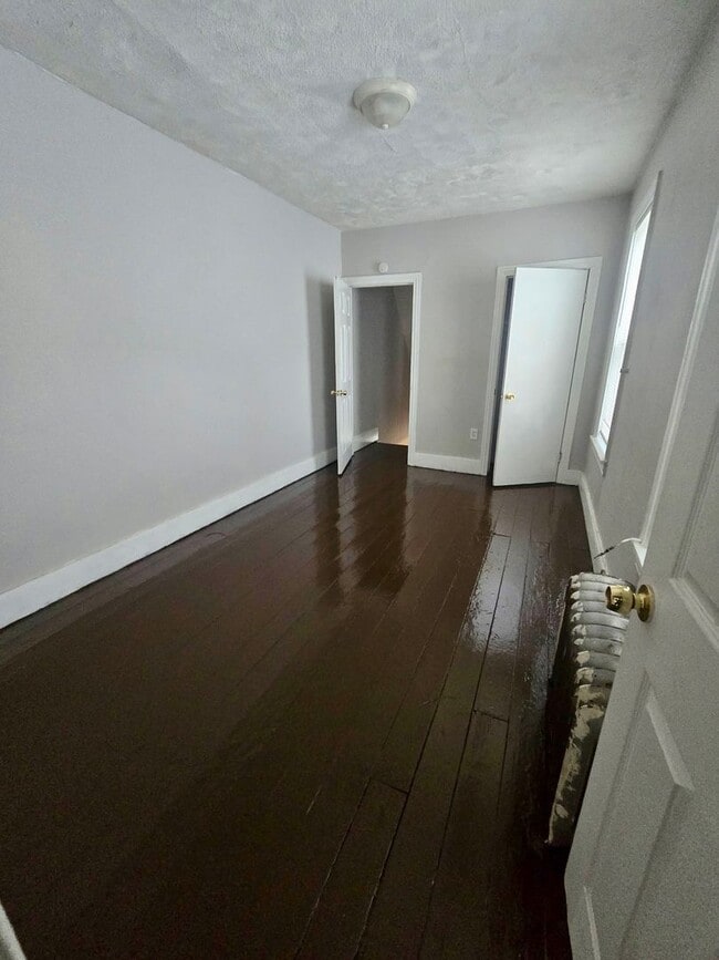 Building Photo - 3 Bedroom