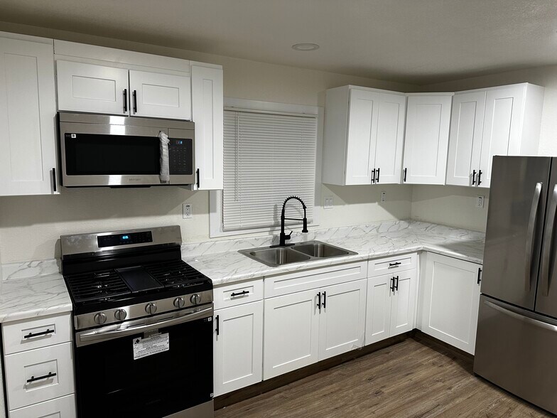 Building Photo - 505 Carpino Ave