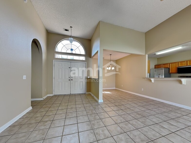Building Photo - 521 Amsonia Cir