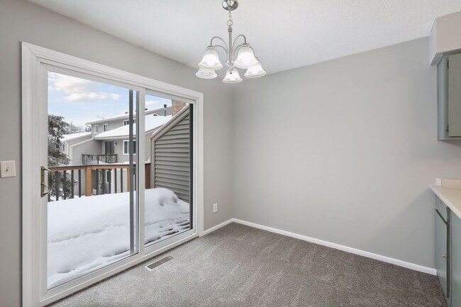 Building Photo - Lovely 4BR 2BA Townhome in Coon Rapids