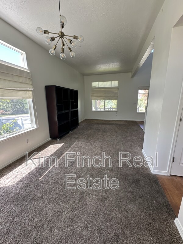 Building Photo - 9820 Deep Creek Dr
