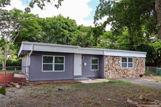 Building Photo - 7915 NW 73rd Ave