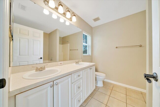Building Photo - Spacious 3-Bed, 2-Bath Home for Rent in SW...