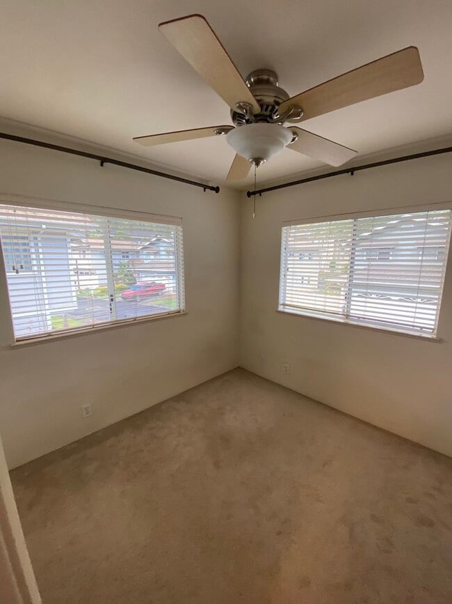 Building Photo - LOCATION, LOCATION, LOCATION!