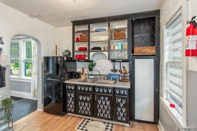 Building Photo - 15608 Wabash St