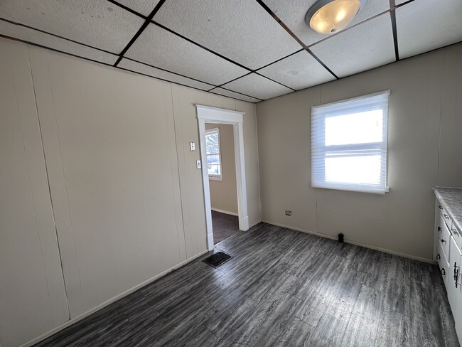 Building Photo - 124 Beard-N