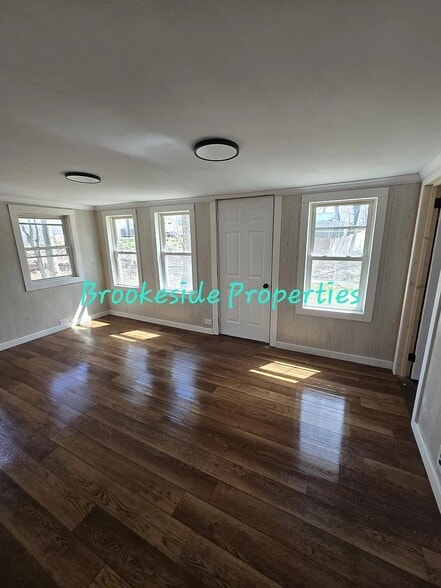 Living - 1326 E Hess Lake Dr