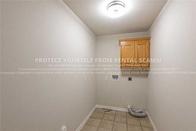 Building Photo - 3806 SW Hansom Loop