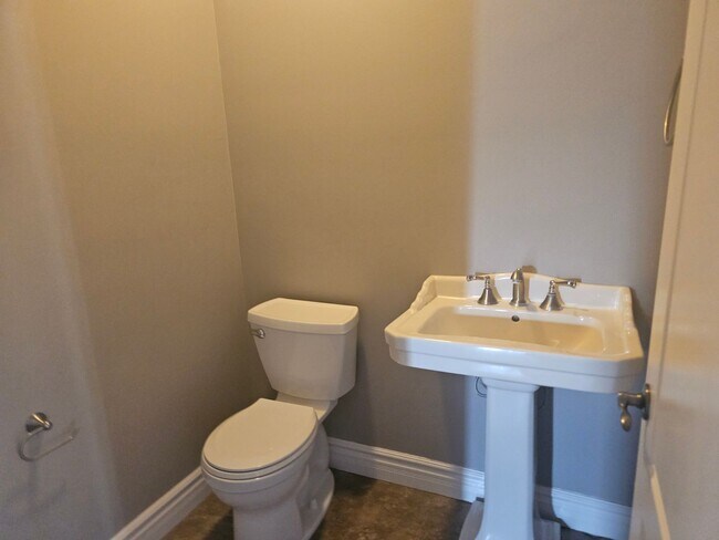 Building Photo - 4 bd 2.5 bth north east scottsdale home with pool