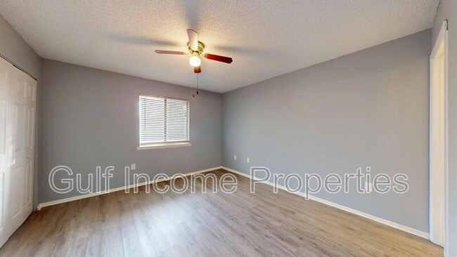 Building Photo - 709 45th St E