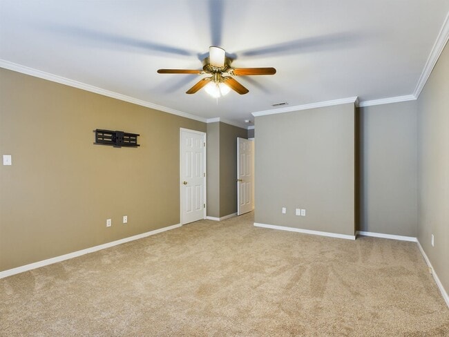 Building Photo - 2824 Hampton Woods Dr