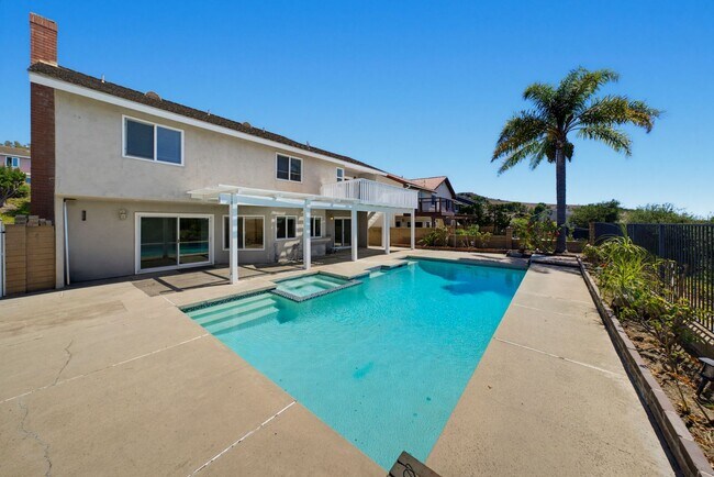 Building Photo - GORGEOUS VIEWS of Anahiem Hills