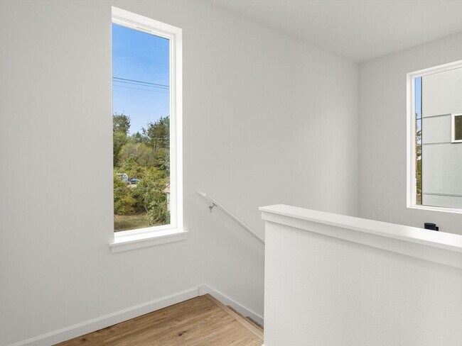 Building Photo - 1401 E 29th St