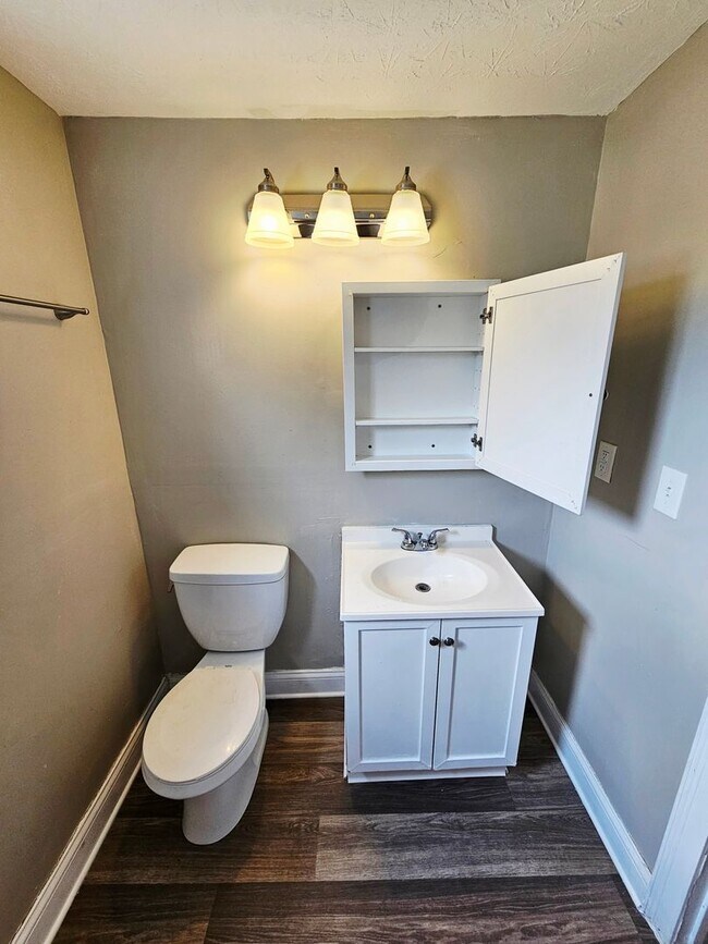 Building Photo - Available Now! 3 Bedroom Home with Central Air