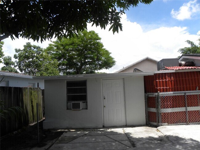 Building Photo - 214 NW 49th Ave
