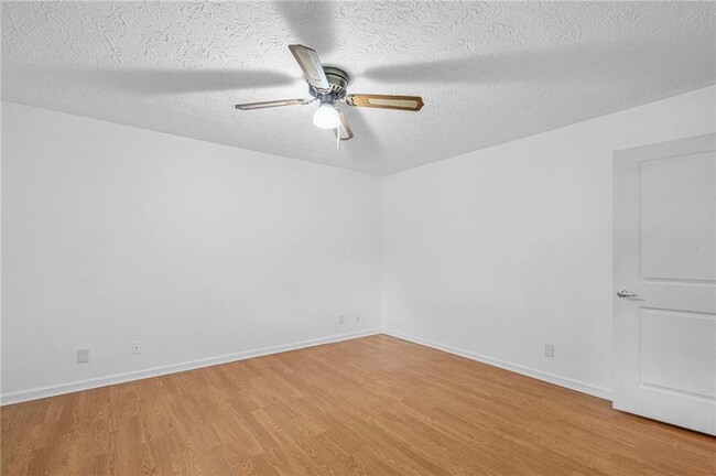 Building Photo - 472 Camden Cir