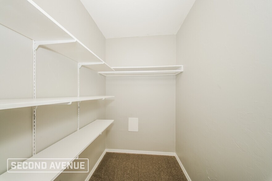 Building Photo - 3400 Overland Dr