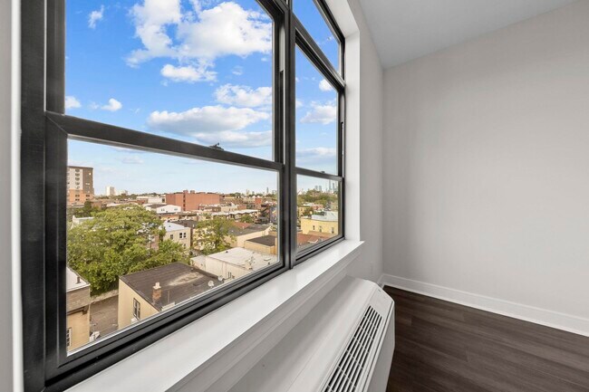 Building Photo - 121 34th St