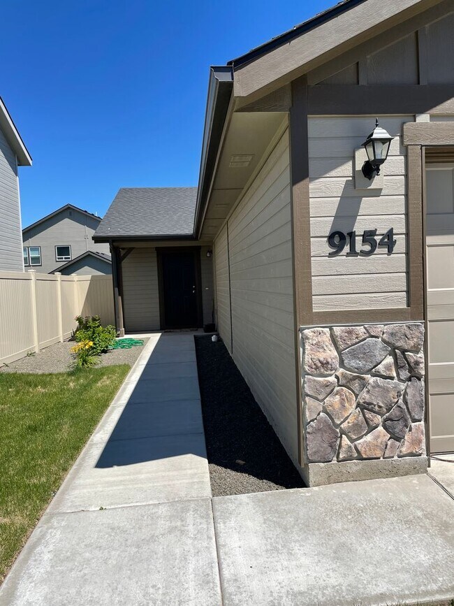 Building Photo - Beautiful 3-Bedroom Home
