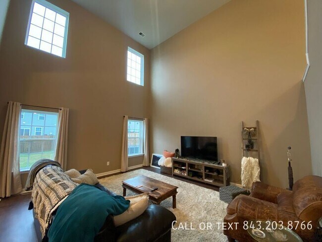 Building Photo - 219 Lazy River Ln