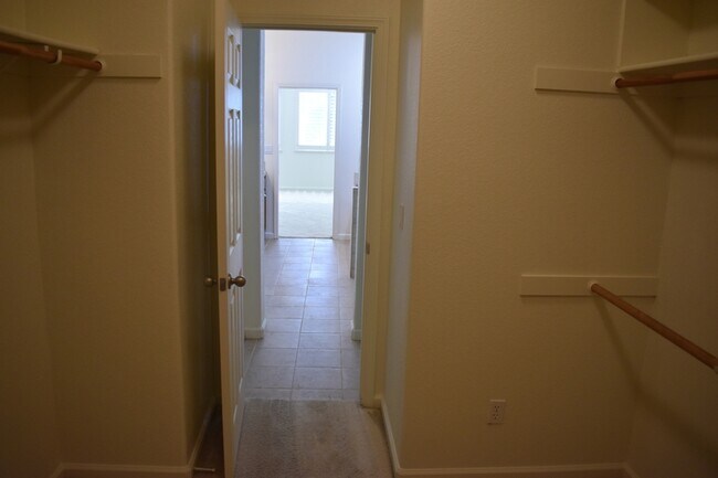 Building Photo - 2261 Pillsbury Rd