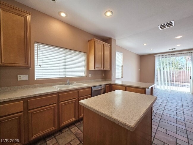 Building Photo - 10865 Wallflower Ave