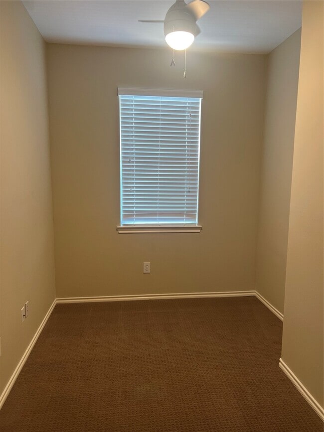 Building Photo - 2129 Kemah Village Dr