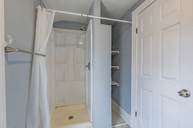 Building Photo - 383 Champlain St