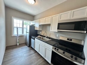 Building Photo - 1 Triangle Pl