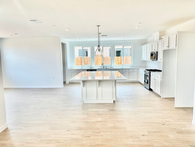 Building Photo - BRAND NEW 5/3 Lennar In Riverstone Community