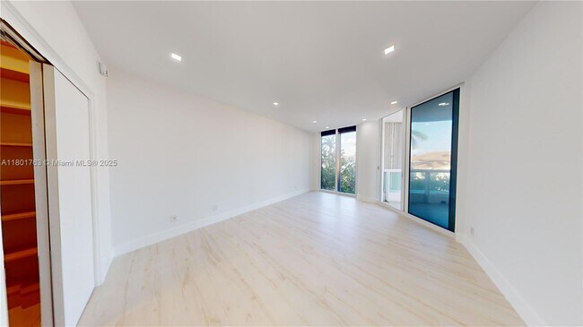 Building Photo - 21050 NE 38th Ave