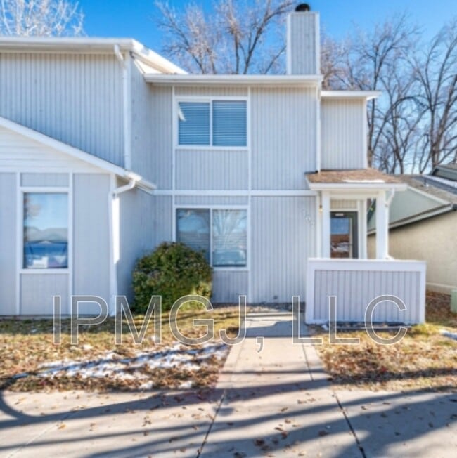 Building Photo - 1305 Wellington Ct