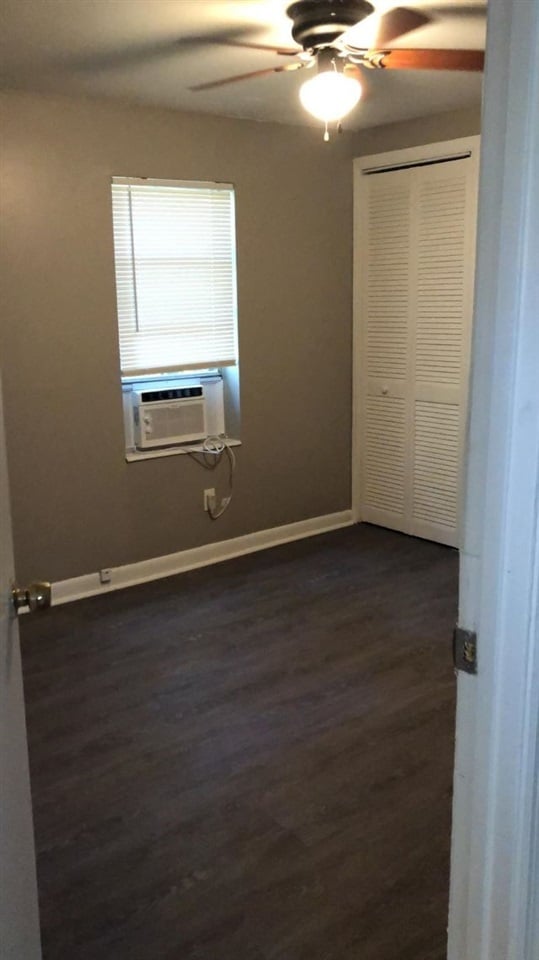 Building Photo - 2216 Saxon St