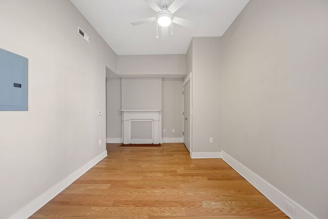 Building Photo - 516 E 13th St