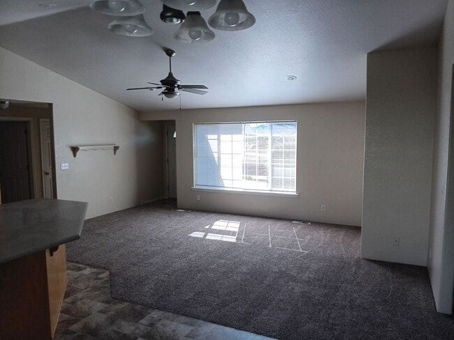 Building Photo - Cozy and Spacious Home for Rent