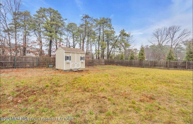 Building Photo - 5 Laketree Ct