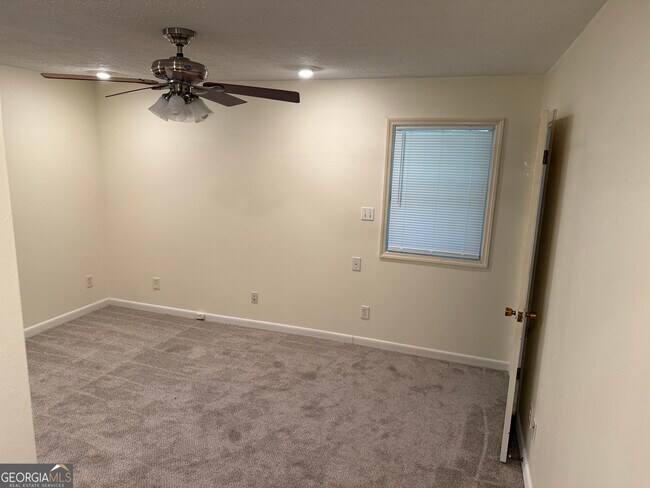 Building Photo - 5254 Deer Run Dr SW