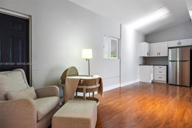 Building Photo - 1651 SW 13th Ave