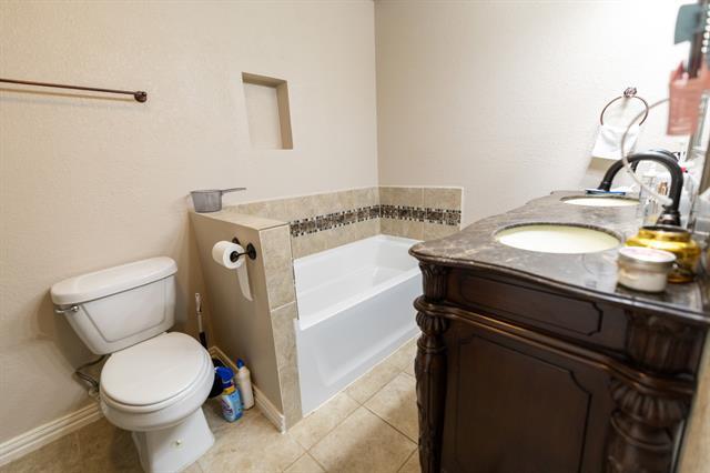 Building Photo - 5000 Latham Dr