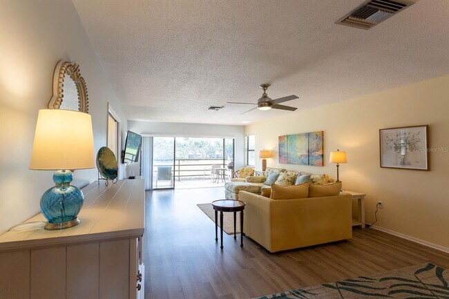 Building Photo - 5630 Golf Pointe Dr