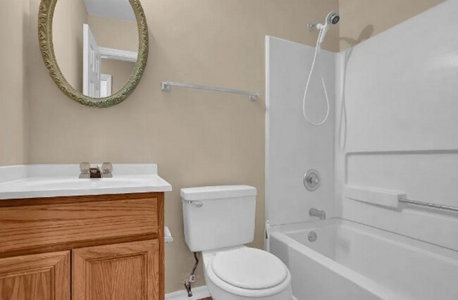 Building Photo - 3 bed 2 bath Elegant House in Dekalb!