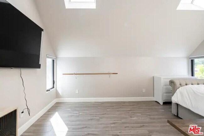 Building Photo - 2943 Virginia Ave