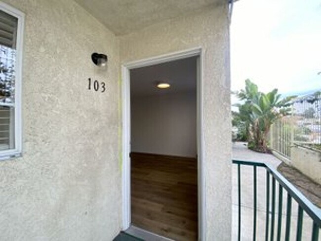 Building Photo - *****1,000 off first months rent********* Beautifully Upgraded 2 Bedroom Apartment For Rent!