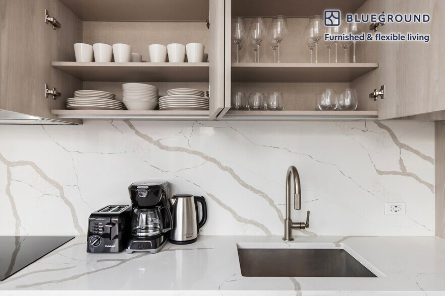 Building Photo - 200 E 23rd St