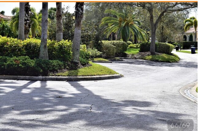 Building Photo - 1773 Grande Park Dr