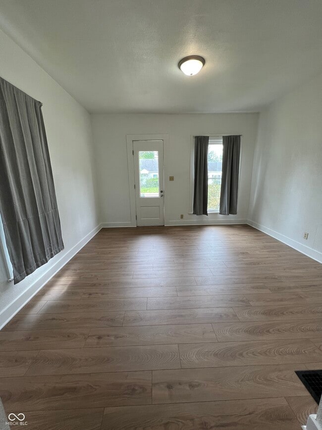 Building Photo - 730 W 9th St