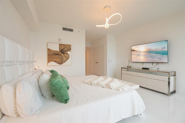 Building Photo - 17111 Biscayne Blvd