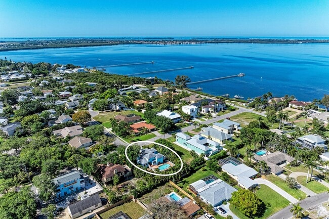 Building Photo - 8102 17th Ave W